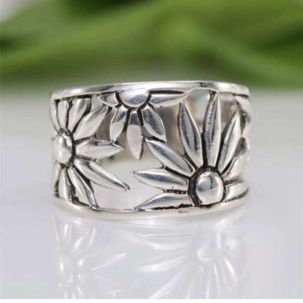 Women's Bohemian Minimalist Silvertone Daisy Ring various